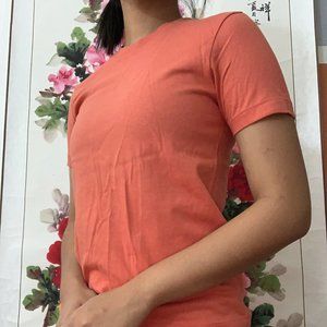 Uniqlo basic solid crewneck tee